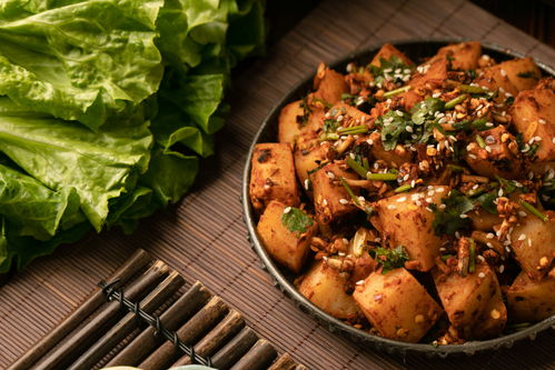 铁板土豆 街边美食的视觉盛宴，摄影镜头下的小吃传奇